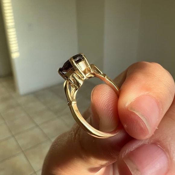 Ring Gold Band with Dark Red Garnet Stone 14K - Picture 7 of 7